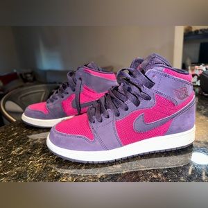 4.5 Y women’s 6.5 Berry Retro 1s